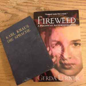 Buchcover "Fireweed" von Gerda Lerner und "Die Sprache" von Karl Kraus