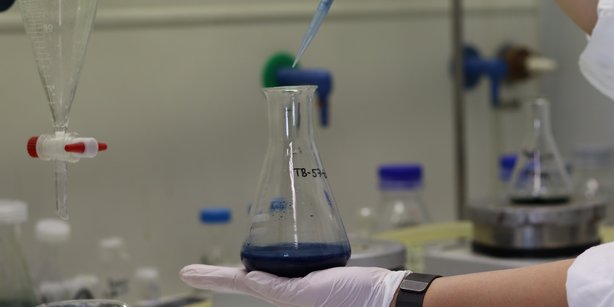 Picture of the preparation of a stability test.