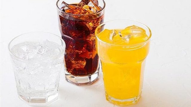 Picture of three sugary drinks