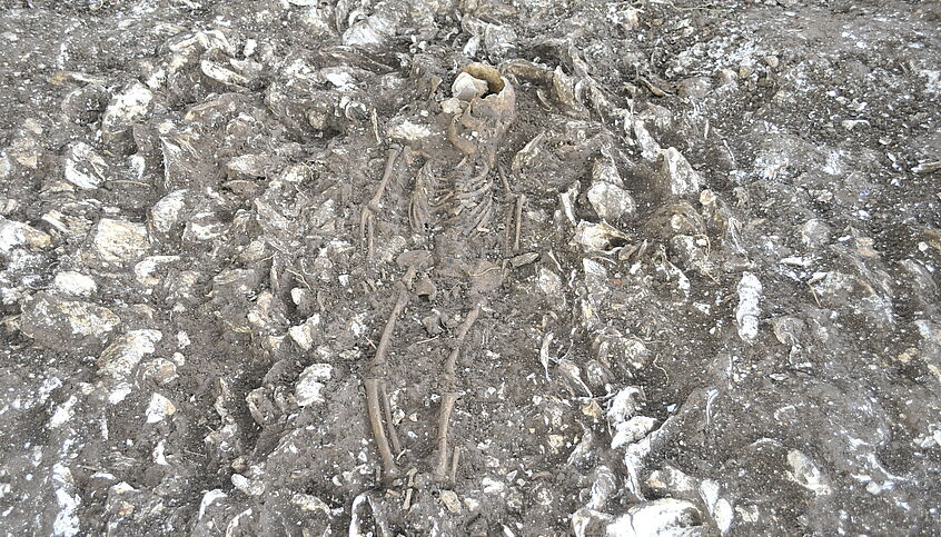 Burial of AKG_3420 from Yu-hari, it corresponds to a child from the Korean TK period (© John Bahk). Photograph of Burial of AKG_3420 from Yu-hari