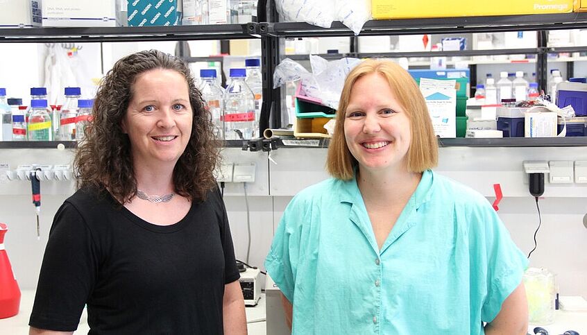 Group leader Christina Brückerr and lead author Merrit Romeike standing in their lab.