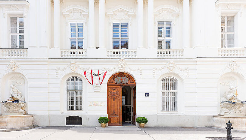 Ausschnitt der Fassade des Hauptgebäudes der Österreichischen Akademie der Wissenschaften in Wien.
